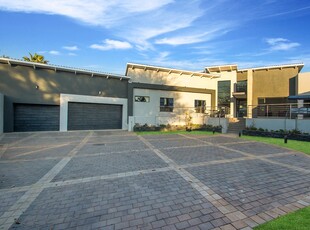 House For Sale in Wilro Park, Roodepoort