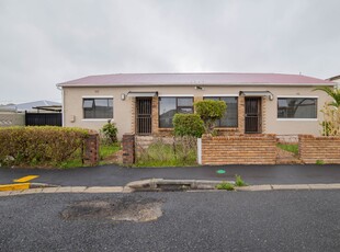 House For Sale in Wynberg, Cape Town