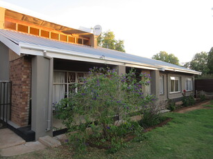 House with flat for Sale in Vryburg