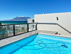 Luxury Beachfront Apartment in Bloubergstrand