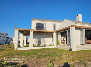 Luxury three-bedroom home in Shelley Point Estate overlooking the golf course with sea views