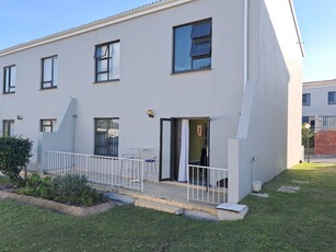 Modern 3-bedroom Duplex Townhouse in Avondale.