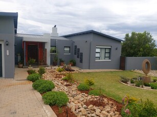 SECURE LIVING AT ITS BEST!!! SEASONS GOLF ESTATE!!!