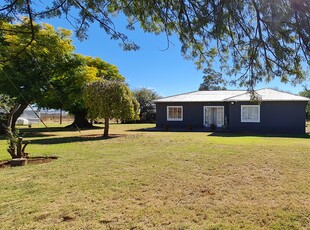 Smallholding just out of town