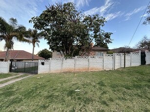 Spacious 3-Bedroom Home with Endless Potential in Penford, Uitenhage