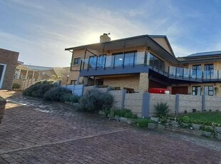 Stunning 5 bedroom holiday/retirement home with flatlet for sale in Jongensfontein