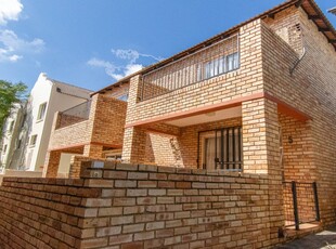 Townhouse For Sale in Little Falls, Roodepoort