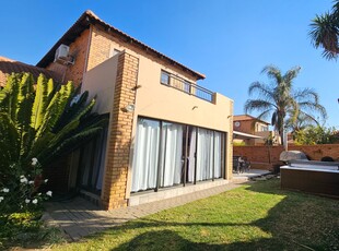 Townhouse For Sale in Silver Lakes, Pretoria