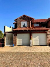 Townhouse For Sale in Westonaria, Westonaria