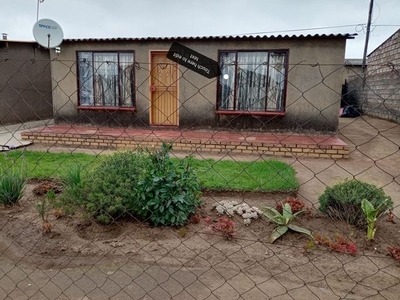 2 Bedroom Freehold For Sale in Tsakane