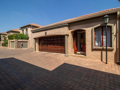 3 Bedroom Townhouse For Sale in Woodhill Golf Estate