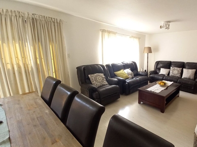3 Bedroom Townhouse To Let in Bromhof