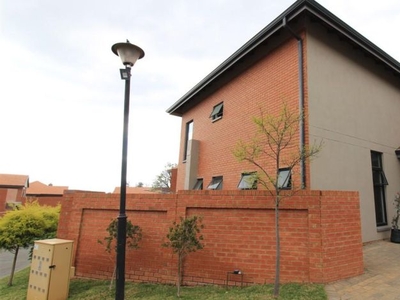 4 Bedroom duplex townhouse - freehold to rent in Olympus AH, Pretoria