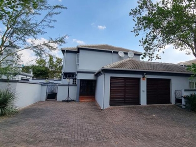 4 Bedroom duplex townhouse - sectional to rent in North Riding, Randburg