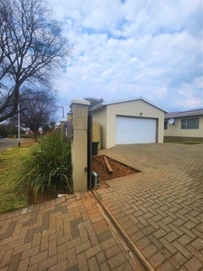 House For Sale In Uitsig, Bloemfontein