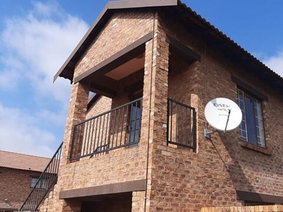 Townhouse For Sale In Clarina, Akasia