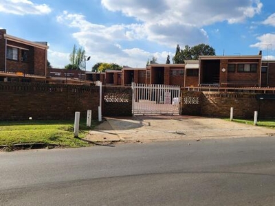 Townhouse For Sale In Selection Park, Springs