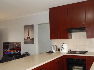2 Bedroom apartment to rent in Strubensvallei, Roodepoort