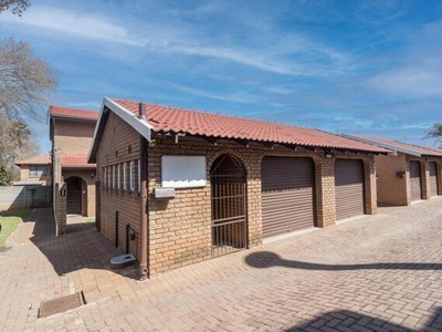 2 bedroom, Roodepoort Gauteng N/A