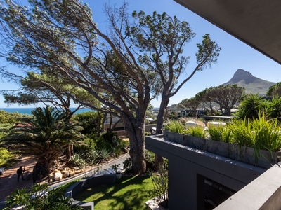 3 Bedroom House To Let in Camps Bay