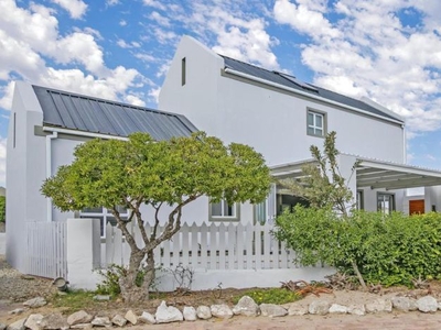 3 Bedroom house to rent in Yzerfontein
