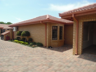 3 Bedroom Townhouse for sale in Jan Cilliers Park