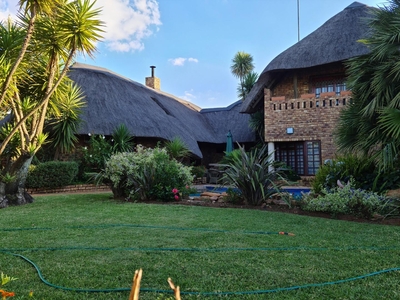 5 Bedroom Lodge type House for Sale Horisonpark Roodepoort