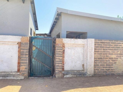 9 bedroom, Soshanguve Gauteng N/A