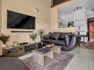 Apartment For Sale In Honeydew Manor, Roodepoort