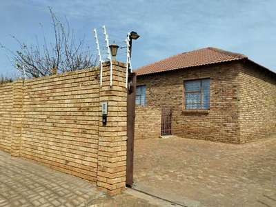 Townhouse For Sale In Bootha Ah, Randfontein