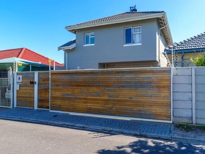 Townhouse For Sale In Claremont, Cape Town