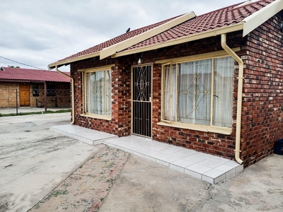 2 Bedroom House for sale in Boitekong