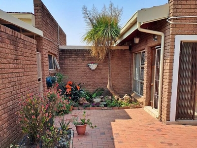 3 Bedroom Sectional Title For Sale in Edleen
