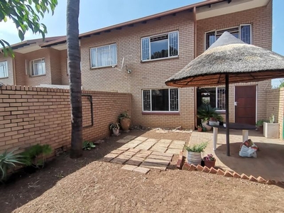 3 Bedroom Sectional Title For Sale in Mountain View