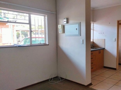 1 Bedroom bachelor flat to rent in Hospitaalpark, Bloemfontein