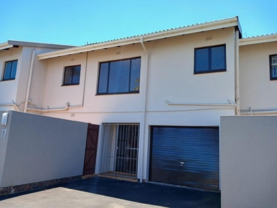 3 Bedroom Apartment For Sale in Ballito Central