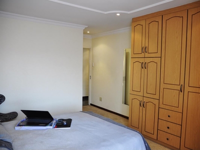 3 bedroom apartment to rent in Langenhovenpark