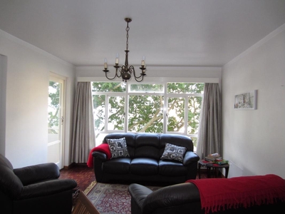 3 bedroom apartment to rent in Sea Point
