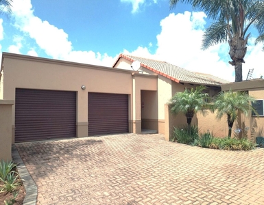 3 Bedroom Townhouse For Sale in Amberfield