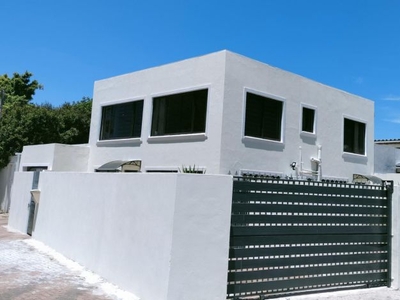 4 Bedroom house to rent in Plumstead, Cape Town