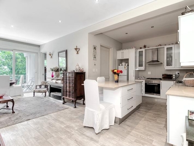 Luxurious Living in the Heart of Dunkeld West