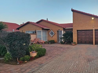 Wow!! wat an Beautiful 3 Bedroom secured apartment For Sale in Delmas