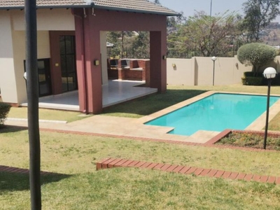 2 Bedroom apartment to rent in Oakdene, Johannesburg