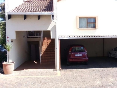 2 Bedroom townhouse - sectional to rent in Corlett Gardens, Johannesburg
