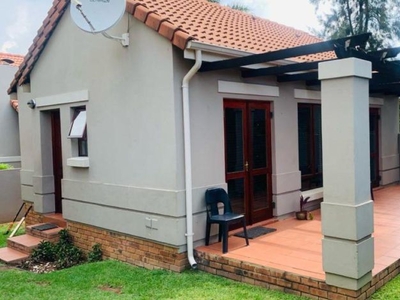 2 Bedroom townhouse - sectional to rent in Fourways, Sandton