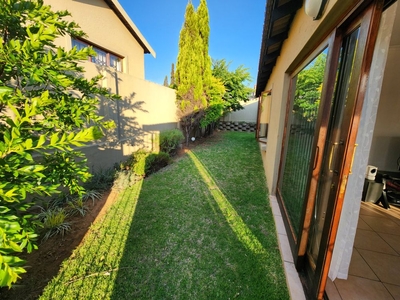 3 Bedroom Townhouse in Country View For Sale