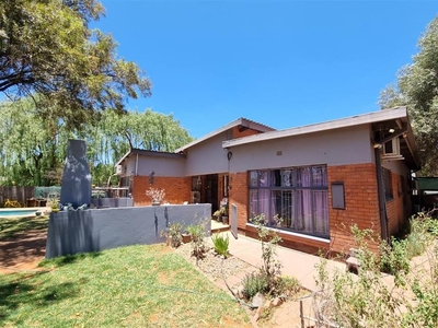 4 Bed House in Postmasburg