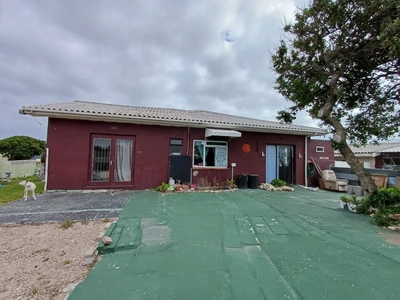 4 Bedroom Freehold For Sale in Gansbaai Central