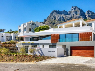 4 Bedroom House To Let in Camps Bay