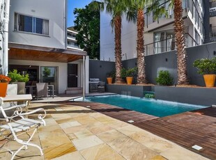 2 Bedroom Apartment For Sale in Sea Point